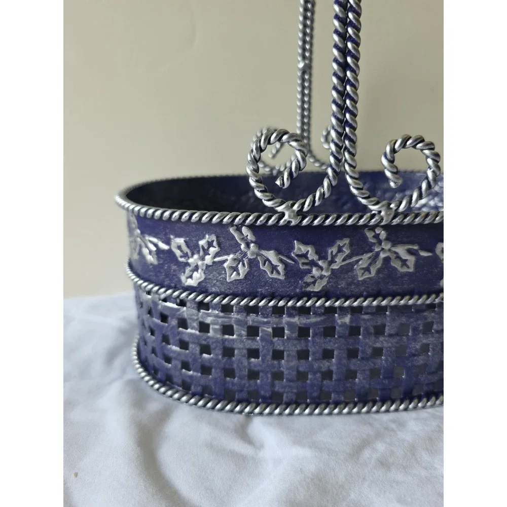 Metal Basket Blue And Silver With‎ Holly Leaves And Handle